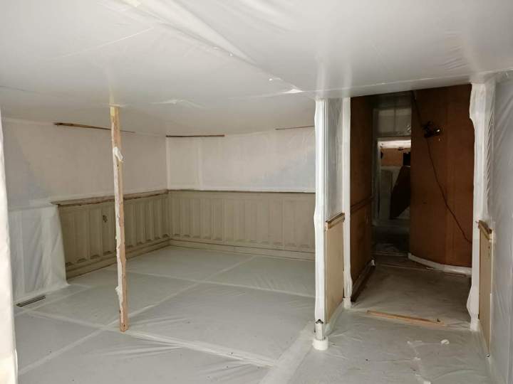 Élimination sécurisée de l'amiante, conforme aux normes environnementales